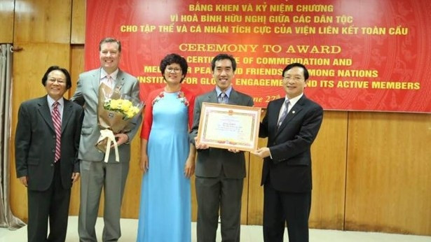 VUFO’s friendship insignias presented to IGE members at the ceremony (Photo: CPV)