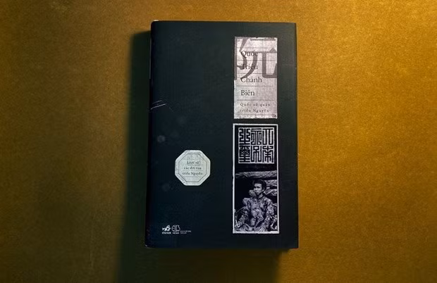The cover of the book 'Quoc trieu chanh bien toat yeu' published by the Nha Nam Culture and Communication Company. (Photo: phunumoi.net.vn)