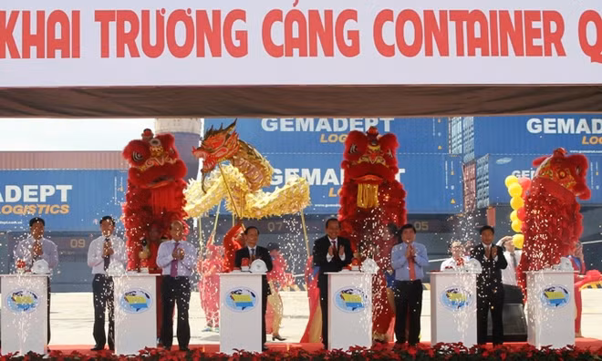 Delegates at the ceremony to open the first phase of the international container terminal in Ho Chi Minh City on September 18. 
