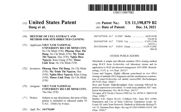 The University of Science under the Vietnam National University - Ho Chi Minh City (VNU-HCM) receives a patent from the US Patent and Trademark Office (USPTO) for its new invention in bio-technology. (Photo: vnuhcm.edu.vn)