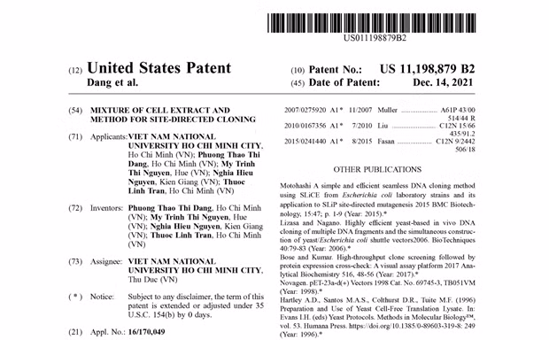 The University of Science under the Vietnam National University - Ho Chi Minh City (VNU-HCM) receives a patent from the US Patent and Trademark Office (USPTO) for its new invention in bio-technology. (Photo: vnuhcm.edu.vn)