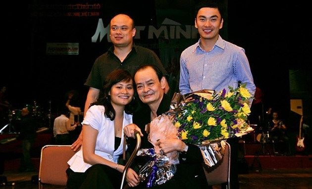 Thanh Tung with his children