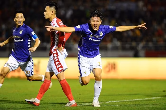 V.League 2020 - Matchday 11 - HCM City vs Hanoi FC - Thong Nhat Stadium - July 23, 2020 Hanoi FC's Truong Van Thai Quy celebrates scoring the opening goal. (Photo: VPF)