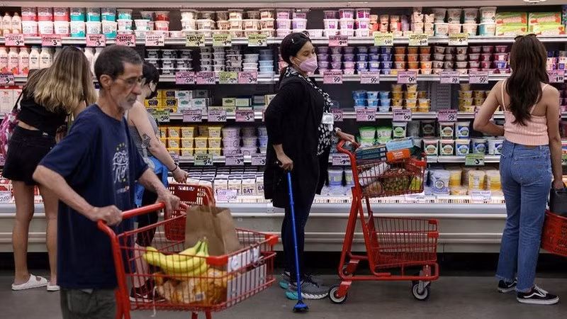 People shop at a supermarket in Manhattan, New York City, US, June 10, 2022. (Photo: Reuters)