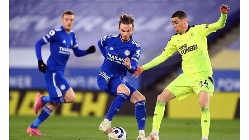 Leicester City's James Maddison in action with Newcastle United's Miguel Almiron. (Photo: Pool via Reuters)