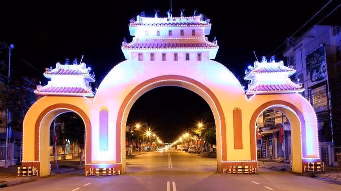 Cong Tam Quan (Three-entrance gate) is a symbol of Rach Gia City. (Photo via camauphuquoc.vn)