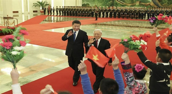 Party General Secretary Nguyen Phu Trong (right) and Chinese President Xi Jinping at the Great Hall of the People in Beijing, on January 12. Photo: Xinhua.