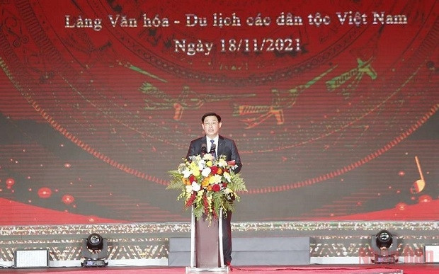 NA Chairman Vuong Dinh Hue speaking at the event (Photo: NDO/Khieu Minh)