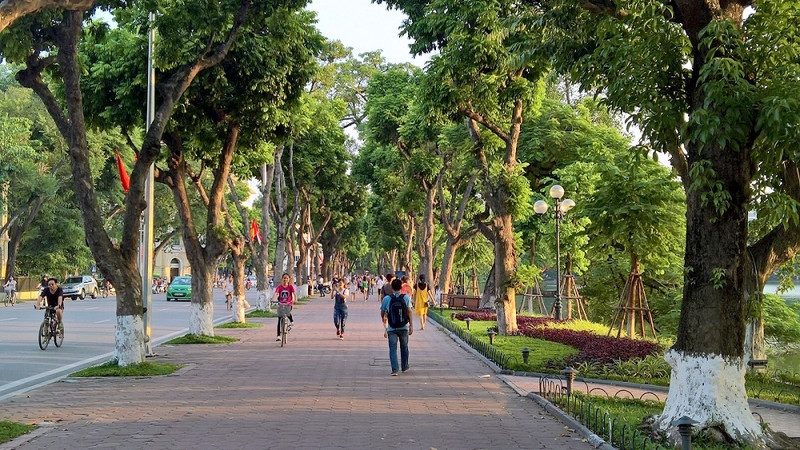 Many streets around Hoan Kiem Lake will be reserved for pedestrians at weekends.