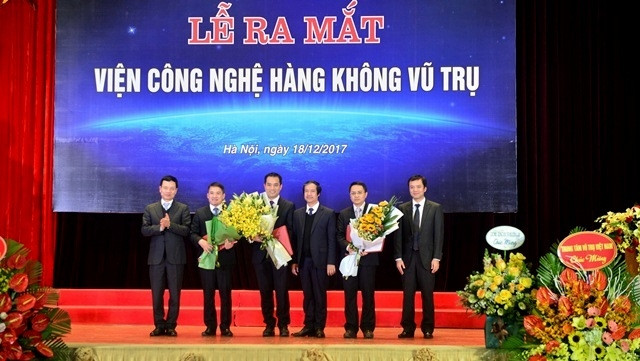 Leaders of the SAE at the ceremony marking the school’s debut on December 18. (Credit: qdnd.vn)