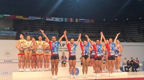 Nguyen Viet Anh, Vuong Hoai An, Tran Ngoc Thuy Vi, Nguyen Che Thanh and Le Hoang Phong win gold medal in Group 5, the above 18 category (Source: hanoimoi.com.vn)