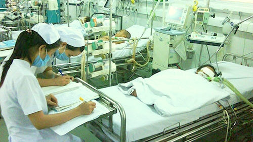 Children with dengue fever undergoing treatment at HCM City’s Children Hospital 1. 