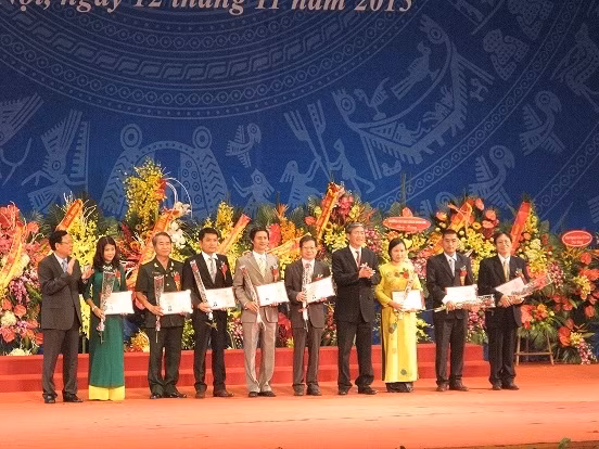 The professors and associate professors honoured in 2015 
