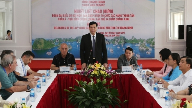 Chairman of the Quang Ninh provincial People’s Committee Nguyen Duc Long speaks at the reception.