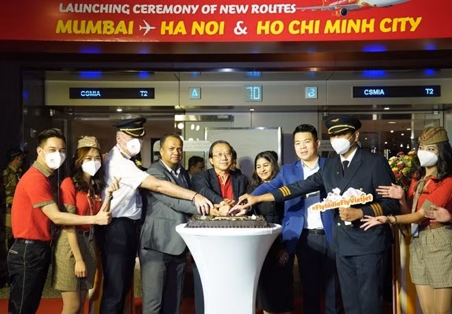 Vietjet officially inaugurates two direct routes connecting Ho Chi Minh City and Hanoi of Vietnam with Mumbai, India (Photo: Vietjetair.com) 