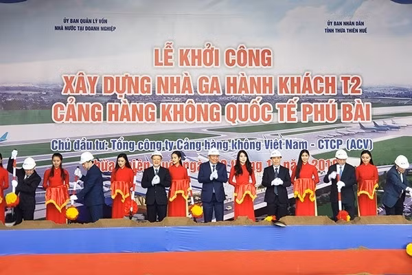 Delegates break ground for Terminal 2 at Phu Bai International Airport.