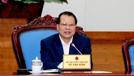 Deputy PM Ninh asks VDB to closely follow the development strategy approved by the PM. (Source: VGP)