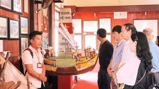 Visitors at the Hoang Sa Flotilla Memorial House 