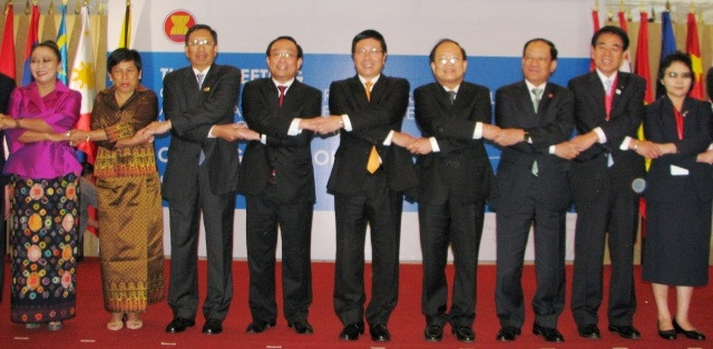 Supporting ASEAN Community construction by 2015, they agreed to elevate the role of culture as a pillar for sustainable development via ‘the Hue Statement on the Role of Culture in ASEAN Community’s Sustainable Development’. (Credit: baothuathienhue.vn)