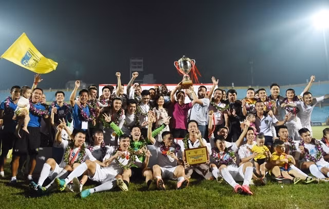 Hanoi T&T players celebrate their V-League championship title.