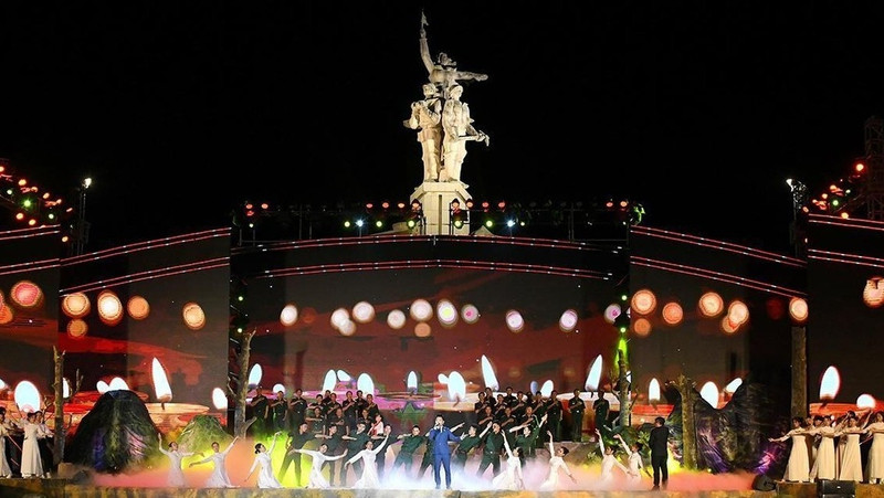 The art programme honouring those fallen at Dong Loc. (Photo: Thanh Dat)