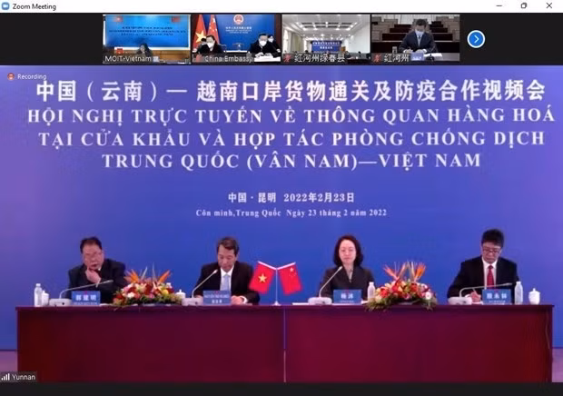 The teleconference between representatives of the Ministry of Industry and Trade and authorities of China’s Yunnan province. (Photo: Ministry of Industry and Trade)