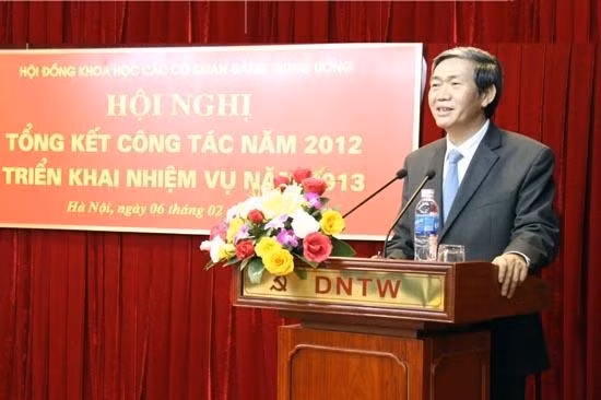 Politburo member Huynh addresses the conference