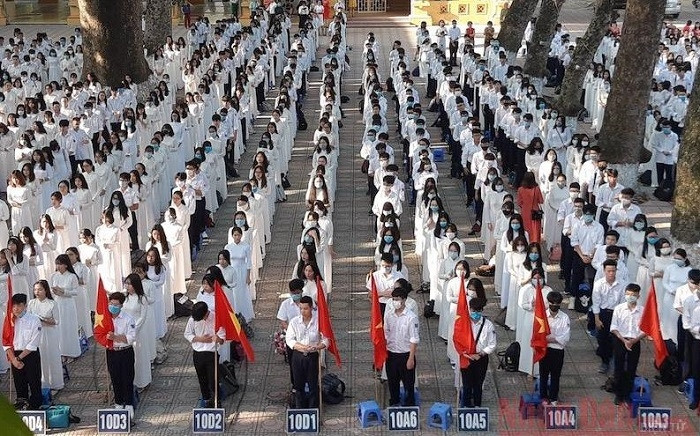 Tenth grade students of the Phan Dinh Phung High School (Hanoi) during the opening ceremony of the 2020-2021 academic year on September 5 morning.