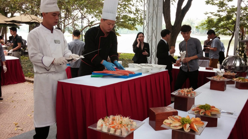 The event was arranged by the Norwegian Embassy to introduce Norwegian seafood as a delicious addition to Hanoi’s rich street food culture.