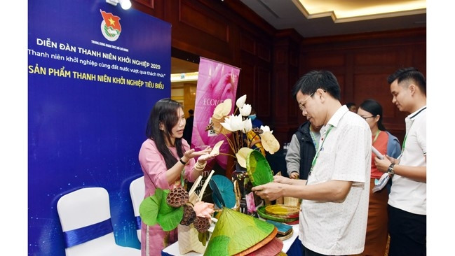 A booth showcasing typical products of youth start-ups at the Youth Start-up Forum 2020. (Photo: ANH DUC)