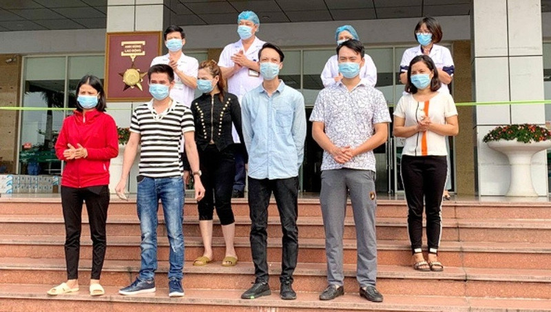 Six more patients with COVID-19 have recovered at the National Hospital of Tropical Diseases on April 22. (Photo: baotainguyenmoitruong.vn)