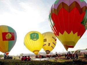 Hot Air balloons take to Binh Thuan’s skies
