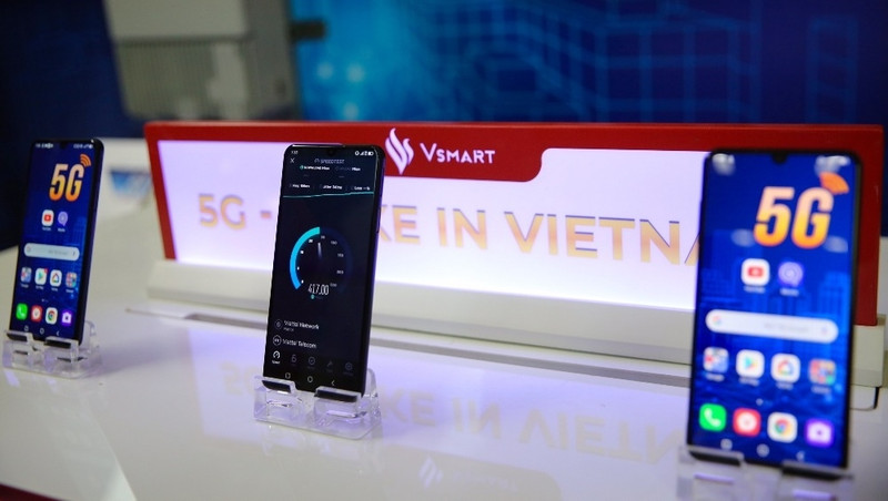 A speed test is run on the Vsmart Aris 5G.