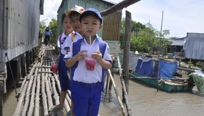 Road to the Elementary School 1 in Dat Mui commune is very bumpy 