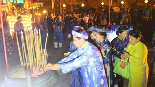 At the traditional offering ritual (giaoducthoidai.vn)