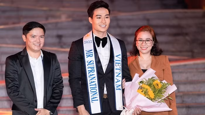 Model Dat Kyo (middle) will represent Vietnam to participate in the Mister Supranational 2022 pageant (Photo: Vnexpress)