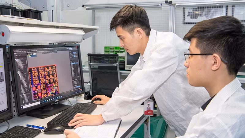 Viettel's engineers are doing research into technology solutions.