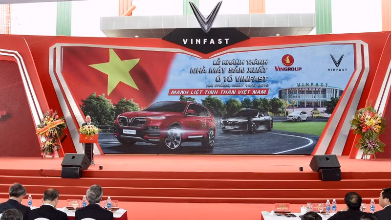 Prime Minister Nguyen Xuan Phuc speaking at the inauguration of VinFast's car manufacturing facility. (Photo: Tran Hai)