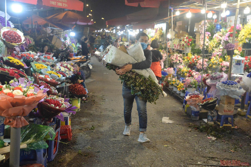 Every March 8, fresh flowers are always one of the top choices for showing love.
