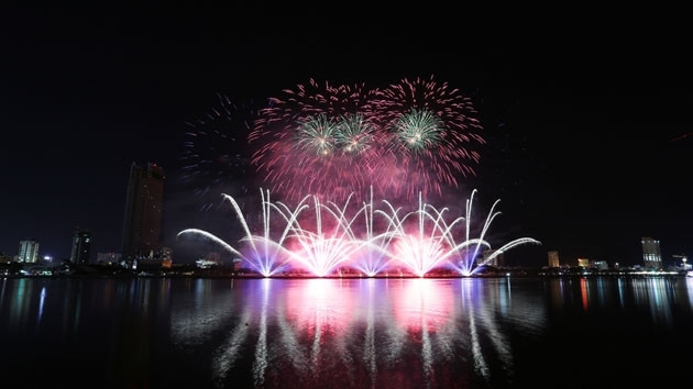 A firework performance by the Italian team.