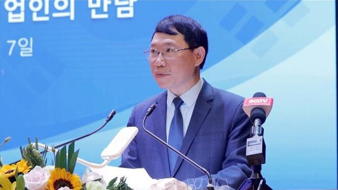 Chairman of the People’s Committee of Bac Giang Le Anh Duong addresses the meeting. (Photo: VNA)