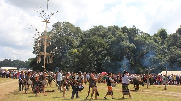 A gong performance at the event 