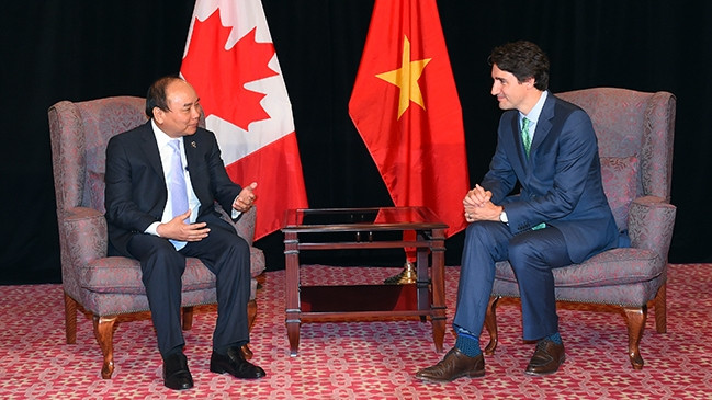 PM Nguyen Xuan Phuc (left) meets with Canadian PM Justin Trudeau on the sidelines of the G7 Summit 2016 in Japan.