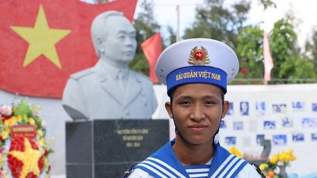 Nguyen Van Khanh, who is on duty on Truong Sa (Spratly) islands, is among the first to vote for the 15th National Assembly and the People’s Councils at all levels. (Photo: VNA)