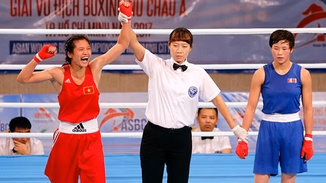 Nguyen Thi Tam wins a gold medal Vietnam in the 51kg weight category at the Asian Women’s Boxing Championships 2017. 