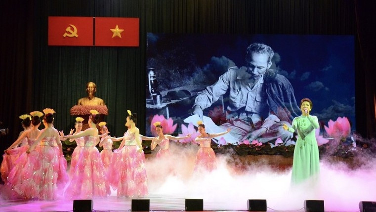An art performance at the ceremony (Photo: VOV)