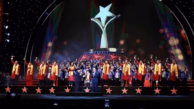 At the ceremony (Photo: dangcongsan.vn)