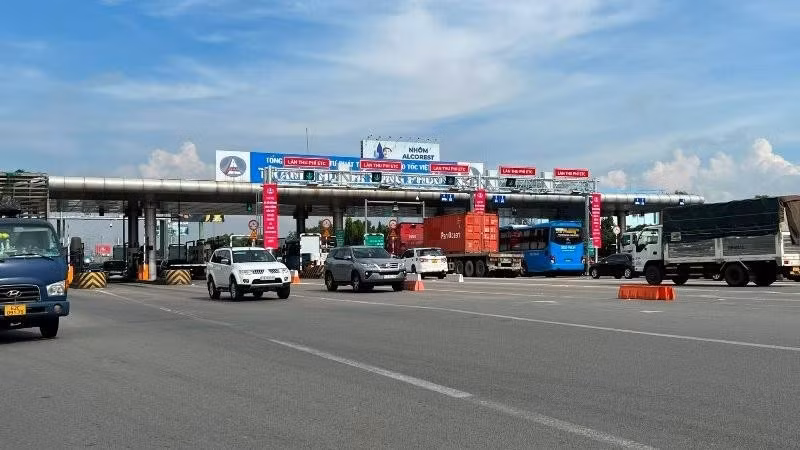 Long Phuoc Toll Station on the Ho Chi Minh City - Long Thanh - Dau Giay Expressway.