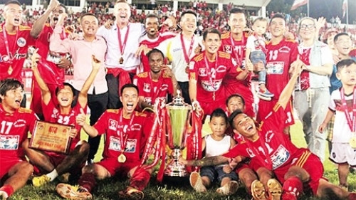 Vincem Hai Phong celebrate their 2014 National Cup title.