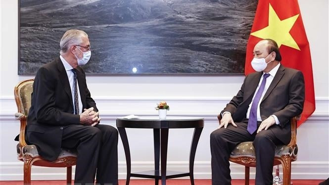 President Nguyen Xuan Phuc receives Marco Gadola, Chairman of the Board of Directors of DKSH Group which provides market development services for Vietnamese companies wishing to develop their business. (Photo: VNA)